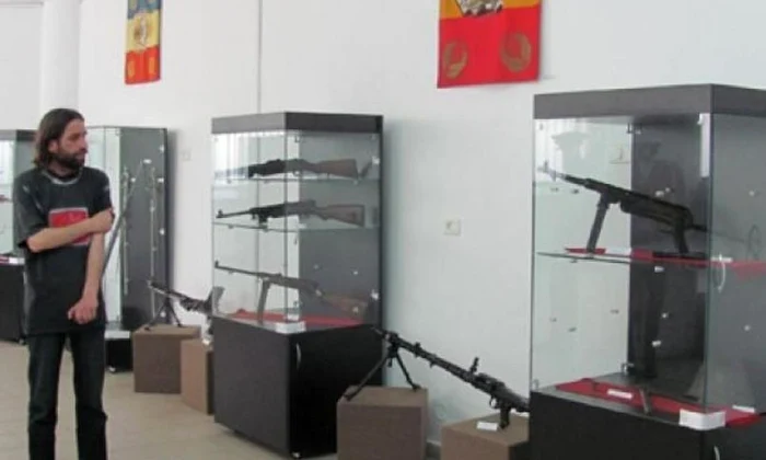 O expoziţie inedită de arme vă aşteaptă la Muzeul de Istorie Bacău jpeg