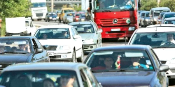 Turiştii iau cu asalt staţiunile montane pentru a se bucura de ultimele weekend-uri însorite din acest an (foto: arhivă)