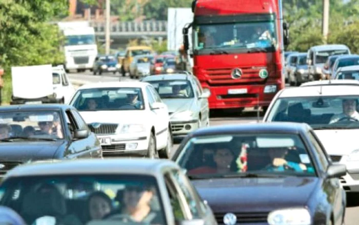Turiştii iau cu asalt staţiunile montane pentru a se bucura de ultimele weekend-uri însorite din acest an (foto: arhivă)