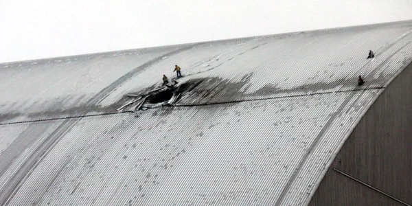 Pagubele produse de o dronă scutului de la Crenobîl FOTO Profimedia 