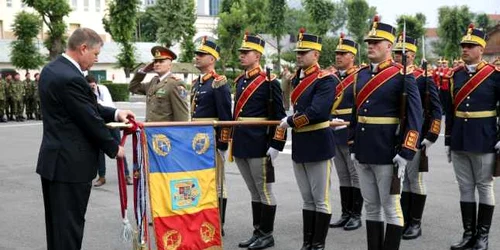 Klaus Iogannis Regimentul „Mihai Viteazul” FOTO MAPN/Valentin Ciobîrcă