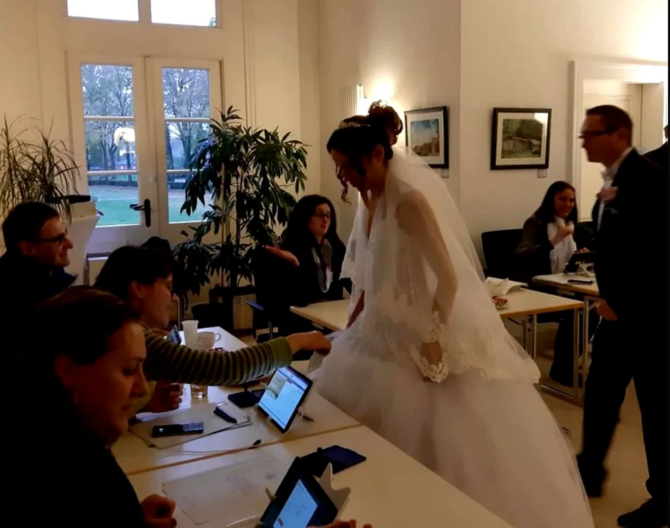 La vot în rochie de mireasă