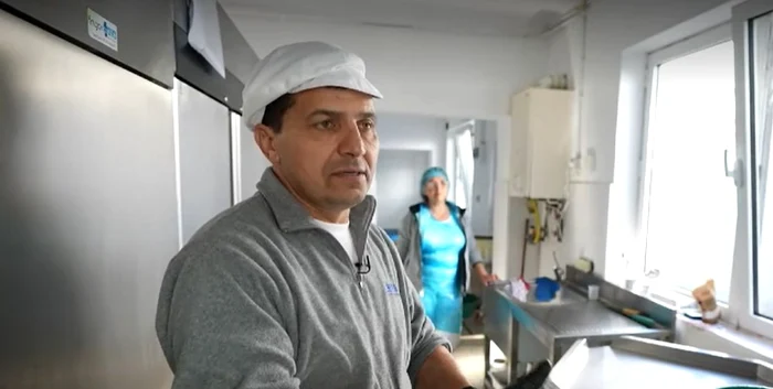 Iosif Șomu și soția lui sunt producători de brânză / foto: captura ProTV