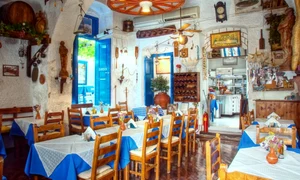 taverna grecia interior foto shutterstock