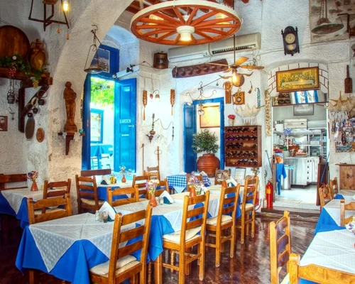 taverna grecia interior foto shutterstock