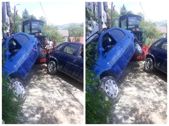 Locomotiva mocăniţei a lovit două autoturisme aflate pe calea ferată. Foto: Facebook/ Doru Nuta