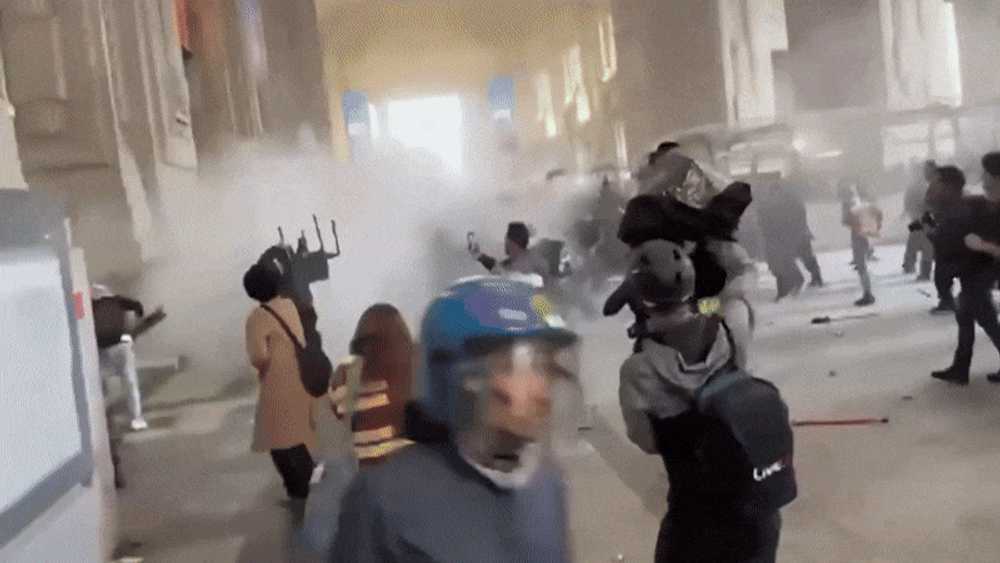 Manifestații violente pro-Palestina în Italia. Sunt greve și blocaje în marile orașe, polițiștii au folosit gaze lacrimogene și tunuri cu apă