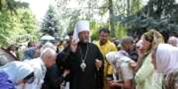 ÎPS Vladimir le-a mulțumit protestatarilor. Foto: Tudor Iovu