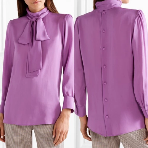Așa este prezentată pe site-urile de retail bluza Gucci purtată de Kate Middleton