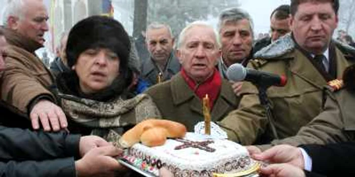 Pomenirea victimelor Revoluţiei a avut loc la monumentul Eroilor