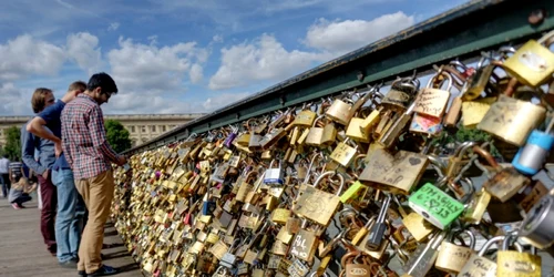 lacatele iubirii din paris