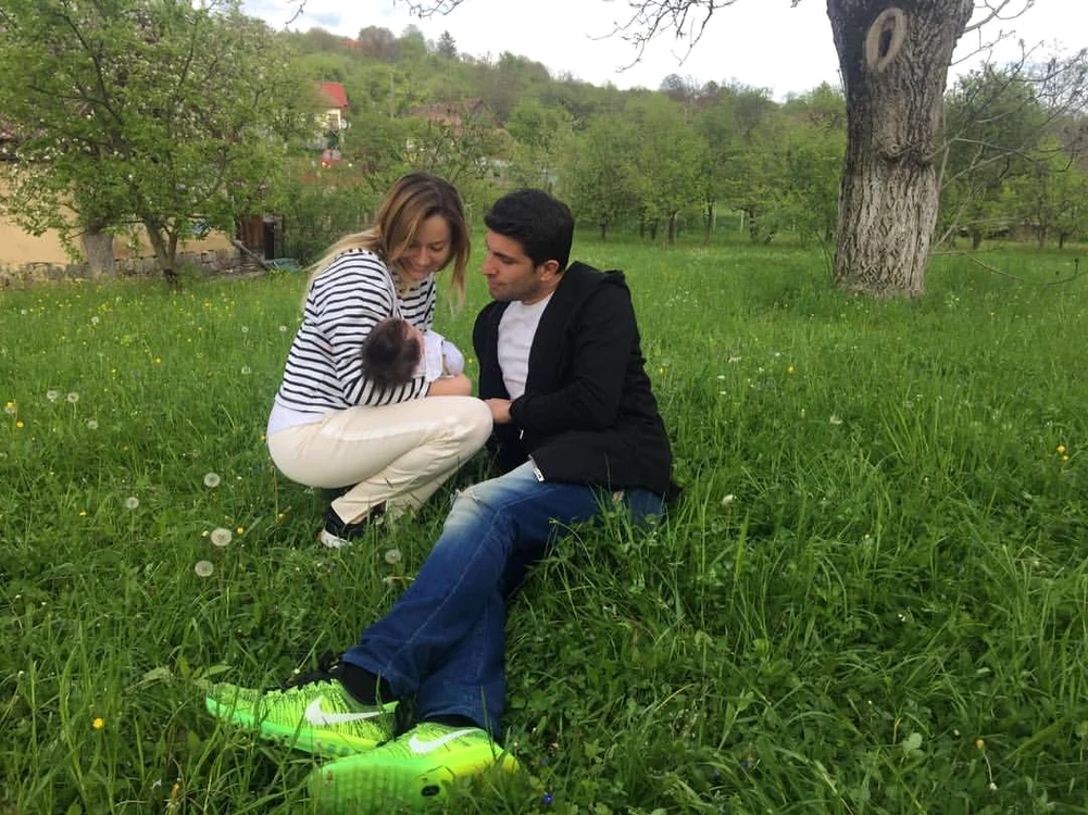 Laura și Cosoi au ales să fie deocamdată doar părinți spirituali