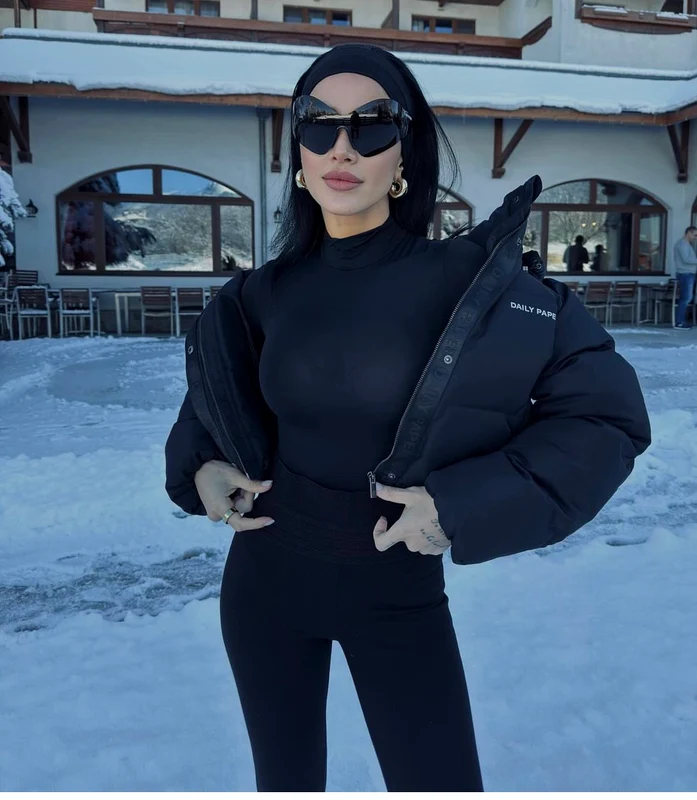 Frumoasa brunetă, considerată una dintre cele mai tari influencerițe de la noi și-a luat familia și s-a dus la Bansko