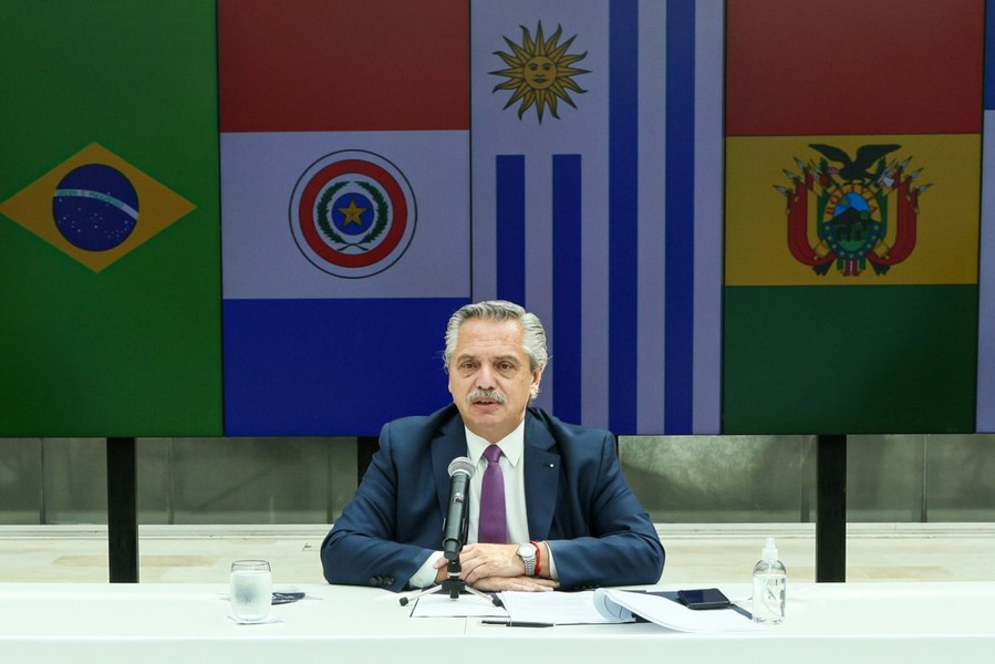 Președintele Argentinei a intentat un proces împotriva contracandidatului la președinție Miley din cauza declarațiilor acestuia despre moneda națională
