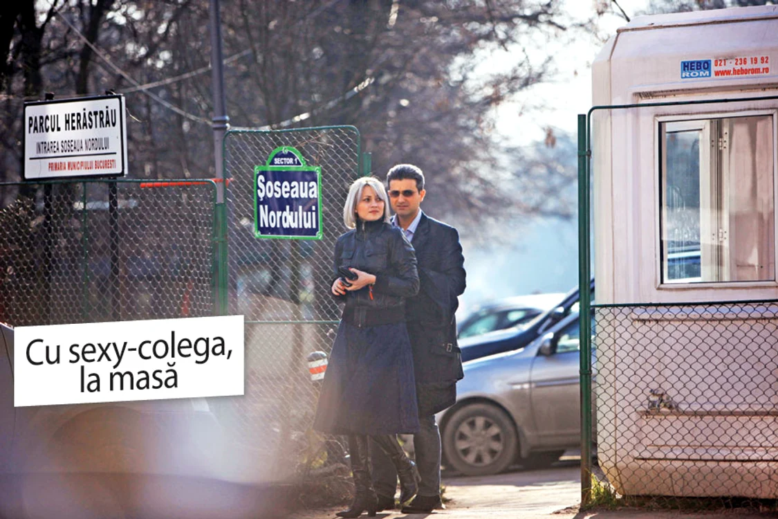 
    Robert şi Cristina au fost surprinşi de  fotoreporterii Click! la restaurantul  Trattoria Il Calcio, din Herăstrău  