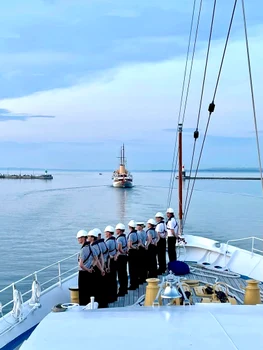 navele regale Dannebrog și Norge