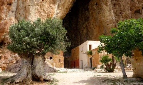 Un portal în timp: peştera Mangiapane jpeg