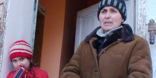Anelia Zaharia (dreapta) este una dintre chiriaşele care riscă să rămână în drum