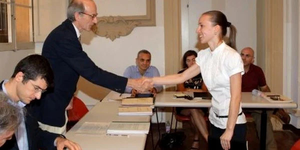Bursieră de 40.000 de euro, fără loc de muncă în ţară