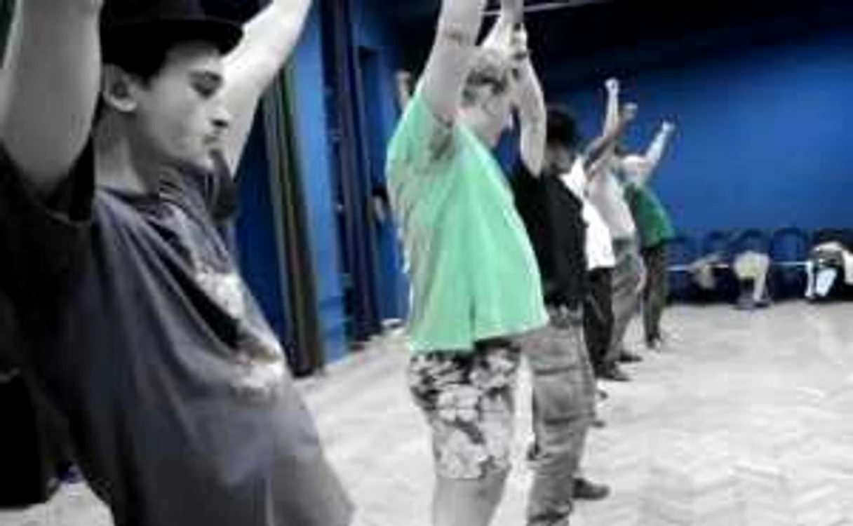 Spectacolul "Full Monty" este regizat de Răzvan Mazilu foto:Teaser "The Full Monty"