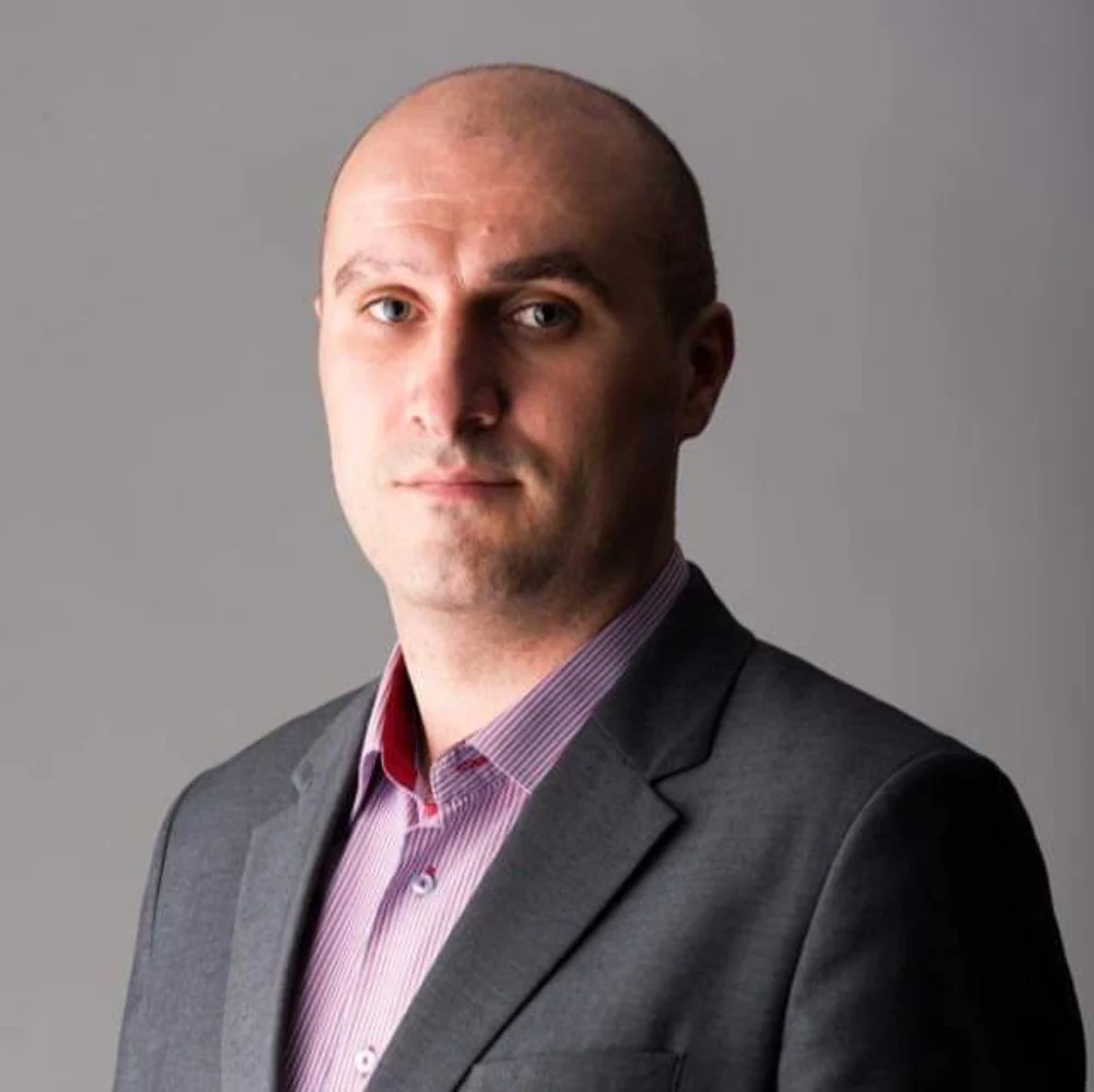 Directorul general și directorul comercial al ELCEN, sub control judiciar pentru luare de mită de peste 1,5 milioane de euro