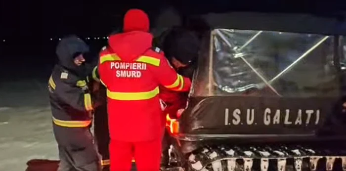 Pacient luat cu șenilata. FOTO captură video ISU  Vrancea