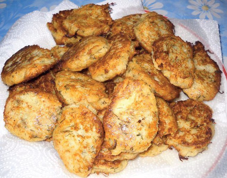 Chiftele de dovlecei cu telemea, preparatul de care nu te mai saturi. Secretul aperitivului delicios