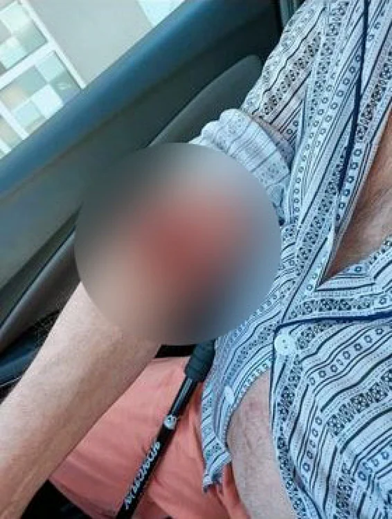 Pacientul a fost luat acasă de fiica sa cu mai multe tăieturi la mână                    Foto: Arhivă Personală