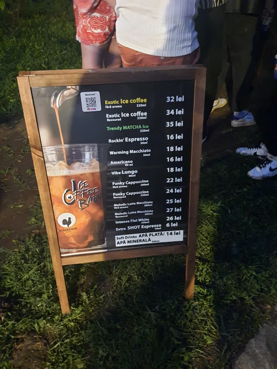 Un espresso costă 16 lei la festival. FOTO: R.F.