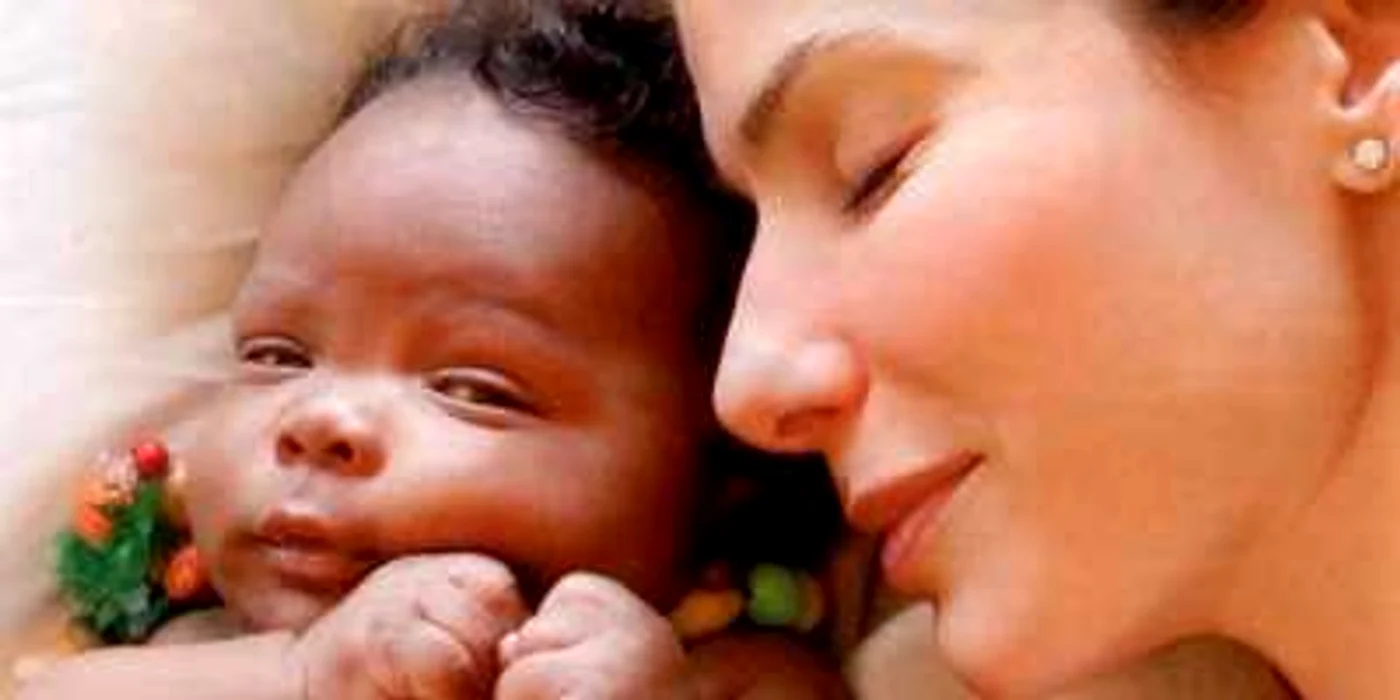 Sandra Bullock l-a adoptat pe micuţul Louis în 2010