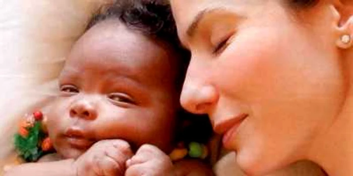 Sandra Bullock l-a adoptat pe micuţul Louis în 2010