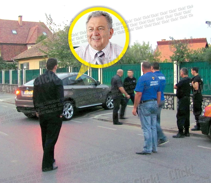 Milionarul Forbes a venit într-o maşină cu geamuri fumurii şi a intrat direct în curte
