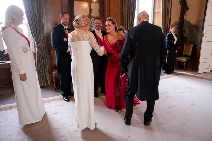 Prințesa Ingrid Alexandra, Prințesa Mette Marit și Prințul Haakon i au primit la Oslo pe soții Macron, Profimedia (2) jpg