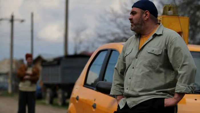 
    Marius Chivu s-a remarcat în rolul taximetristului Nicu Rață din serialul „Las Fierbinți” (PRO TV)  