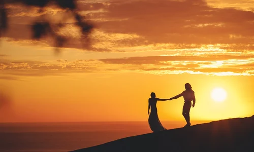 romantic couple holding hands shore sea sunset jpg