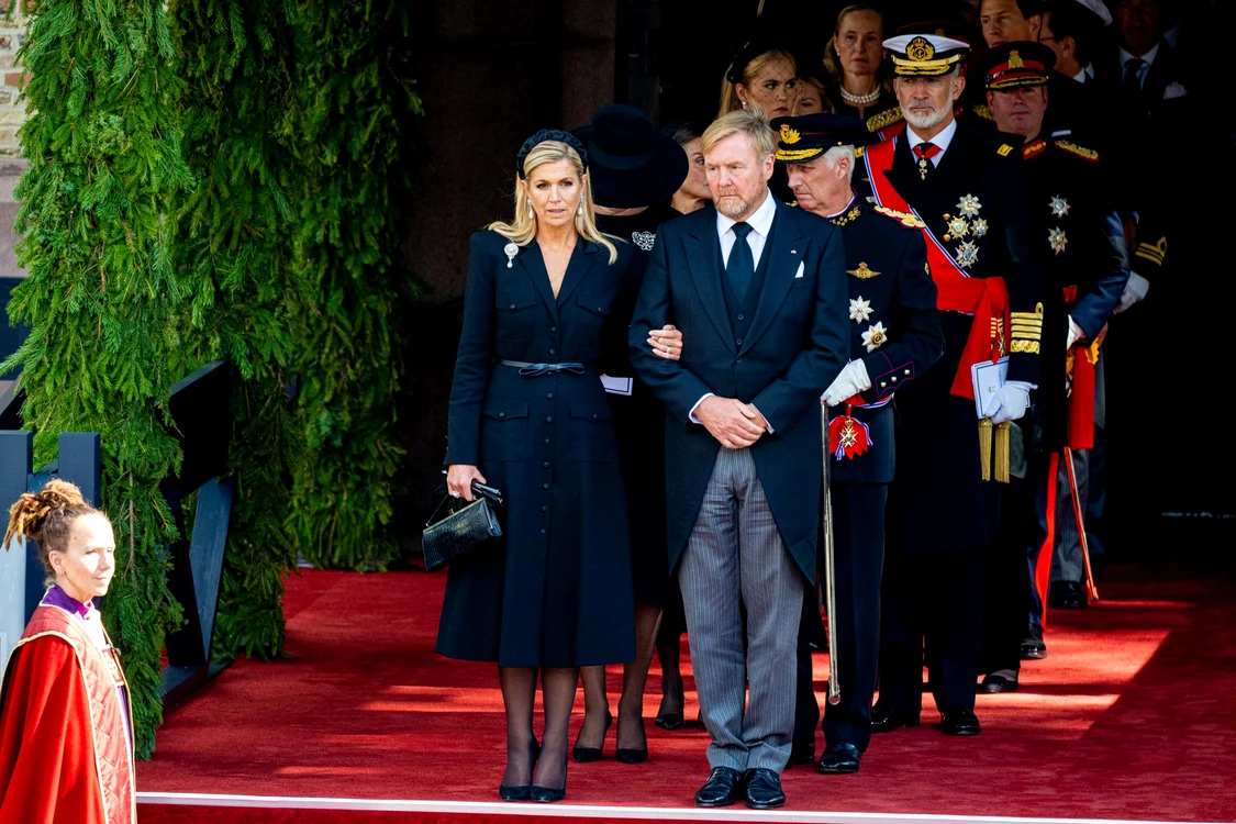 Regina Maxima la brațul soțului ei