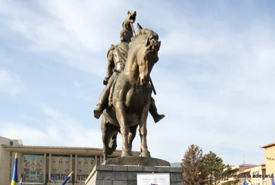 Statuia ecvestră a lui Decebal din Deva  Foto Daniel Guță JPG