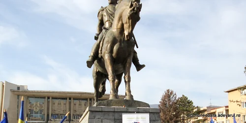 Statuia ecvestră a lui Decebal din Deva  Foto Daniel Guță JPG