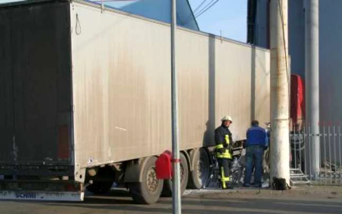 Şoferul de TIR susţine că nu rula cu mai mult de 60 de km/h