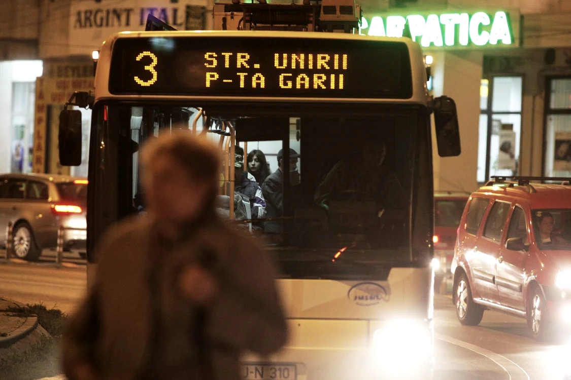 Clujenii vor plăti 2 lei pentru o călătorie de noapte cu transportul în comun, care va fi implementat în acest an /Foto: Vakarcs Lorand