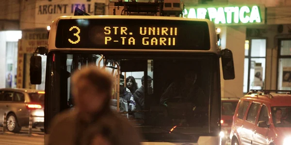Clujenii vor plăti 2 lei pentru o călătorie de noapte cu transportul în comun, care va fi implementat în acest an /Foto: Vakarcs Lorand
