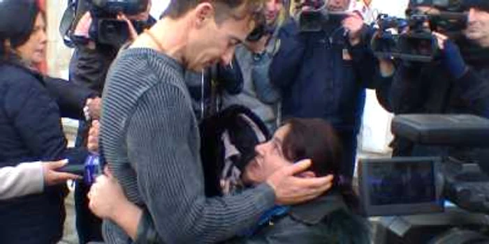 Asistaţii sociali au venit să-l susţină pe Mazăre. Acesta a plecat pe mare. FOTO Adevărul