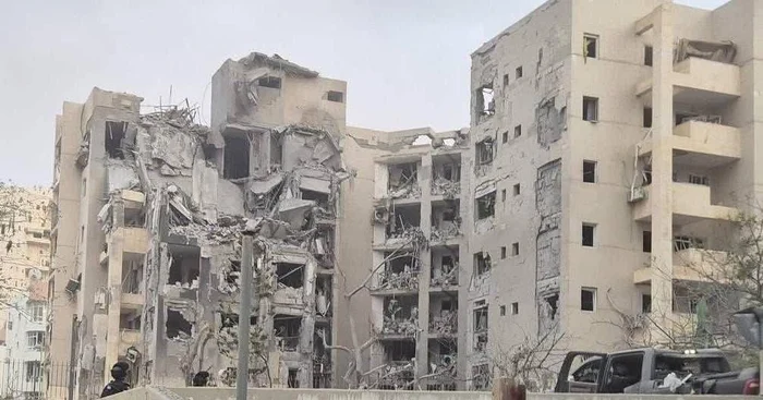 Trei persoane au fost ucise în Beersheba după ce o rachetă a lovit un complex de apartamente Foto: X