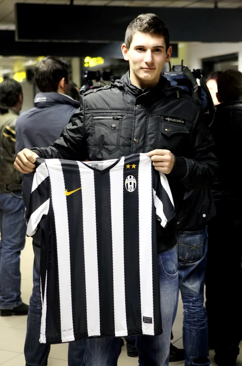 
    Laurenţiu Brănescu a semnat cu Juventus Torino în 2012 şi are 22 de meciuri la naţionalele de juniori şi tineret ale României  