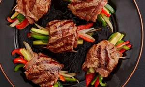 Rulouri de friptura in sos de otet balsamic jpeg