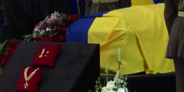 Soţii Zelenski prezenţi la înmormântarea fostului preşedinte al ţării