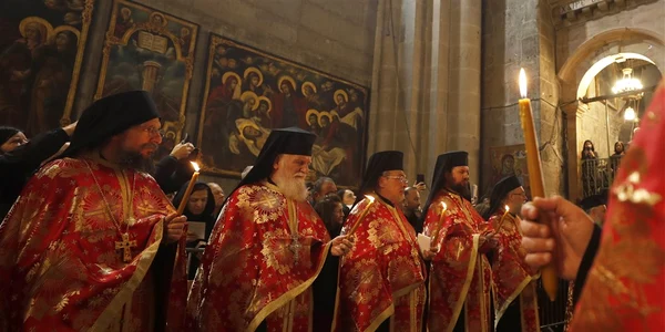 Slujba la Biserica Sfantului Mormant din Ierusalim FOTO EPA EFE jpg