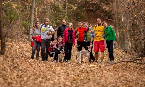 Principele Nicolae şi logodnica Alina Maria Binder drumetie in padure (15) jpeg