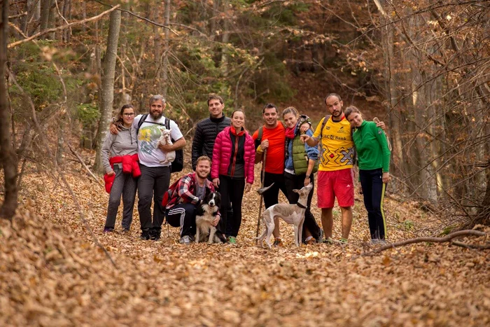 Principele Nicolae şi logodnica Alina Maria Binder drumetie in padure (15) jpeg