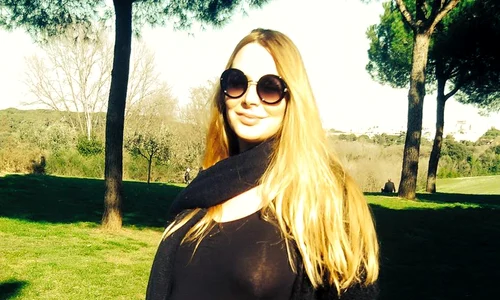 Kitty Cepraga a anunţat, pe 1 aprilie, că este însărcinată în opt luni jpeg